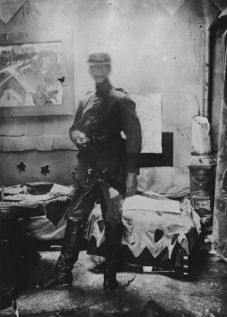 Ernst Ludwig Kirchner, <i>Selbstportät als Soldat, stehend im Atelier</i>, (1915). Courtesy of Galerie Henze & Ketterer & Triebold.