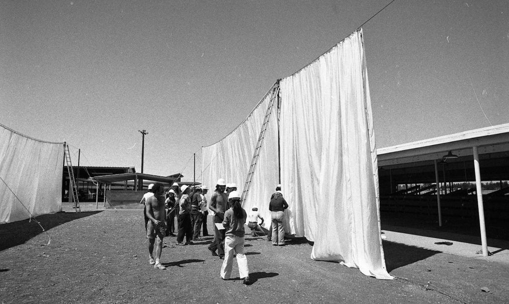 Christo installs his 24 mile long running fence through Sonoma County, September 1, 1976. Photo by Clem Albers/San Francisco Chronicle via Getty Images