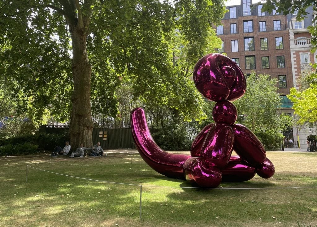 Jeff Koons, <i>Balloon Monkey (Magenta)</i>, on view in St James' Square in London. Photo: Vivienne Chow. 