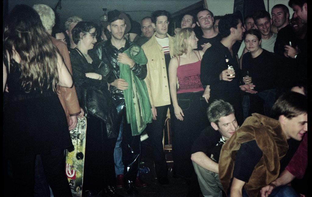 The crowd of Foxy in 1998. Mel Ottenberg is in seated in the foreground. Photo by Mr Means. 