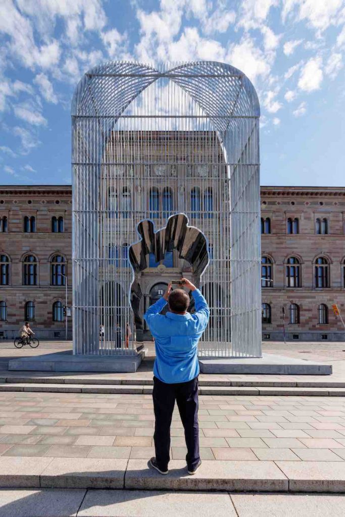 Brilliant Minds launches a new public initiative with the unveiling of Ai Weiwei's Arch in Stockholm. Photo credit: Yanan.