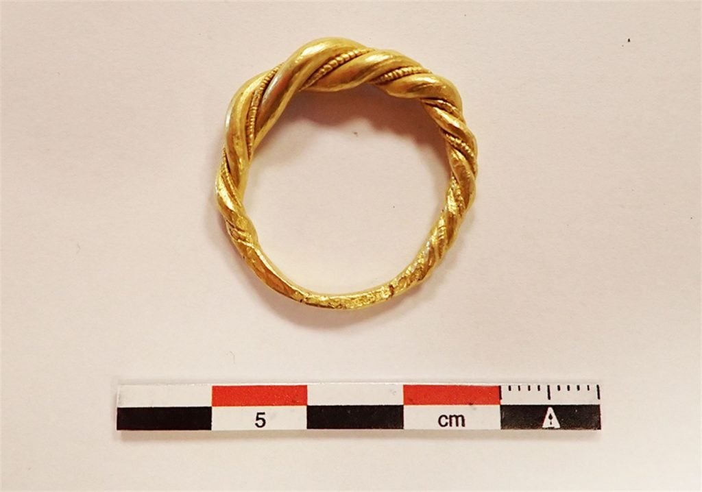 The ring from the Viking Age weighs 10.98 grams. Photo: Vestland County Municipality