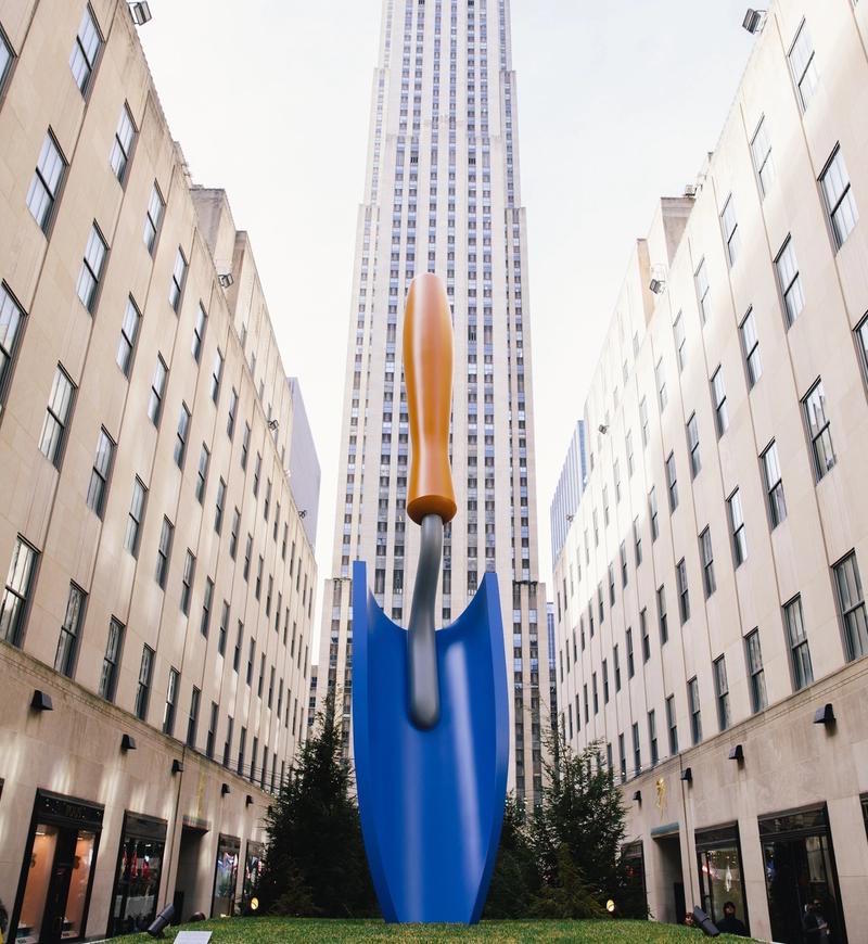 Installation view of Claes Oldenberg Plantoir (Blue) at Rockefeller Center. Photograph: Steven Probert, courtesy of Claes Oldenburg and Coosje van Bruggen, Paula Cooper Gallery, New York.