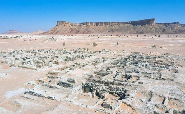 Archaeologists Discover 4,000-Year-Old Wall Built Around Oasis in Saudi  Arabia, Smart News