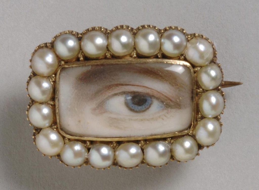 Stunning Vintage Pearl Brooch - Vintage Renude