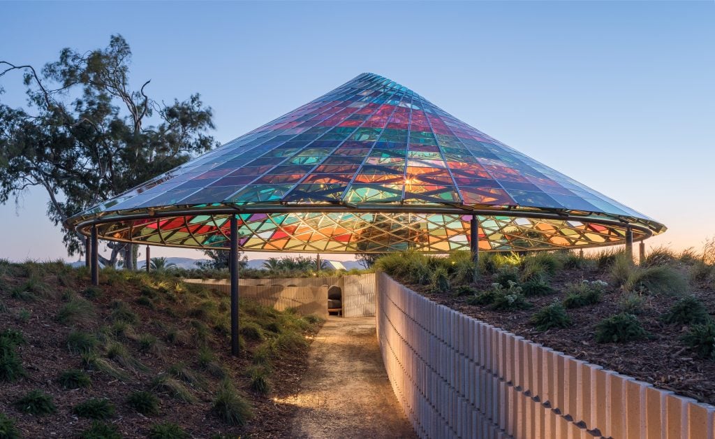 © Vertical Panorama Pavilion at the Donum Estate, 2022, Studio Other Spaces – Olafur Eliasson and Sebastian Behmann. Photo: Adam Potts.