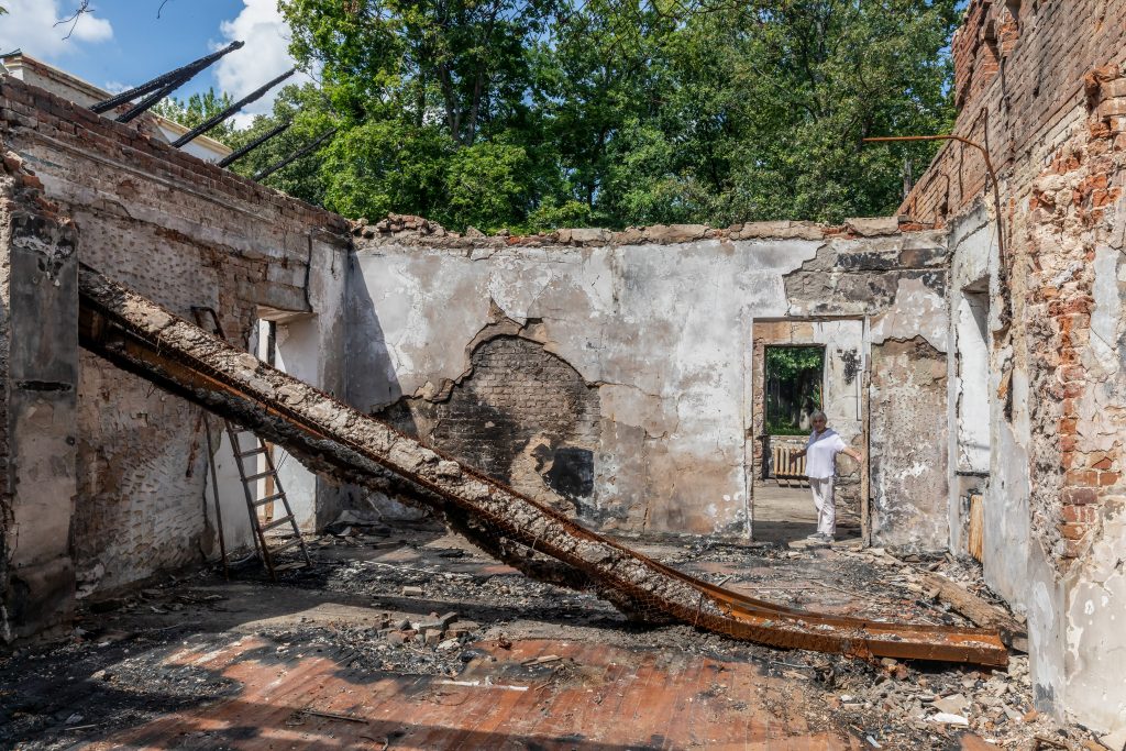 The completely destroyed building of the museum of the Ukrainian philosopher Hryhoriy Skovoroda after a Russian bombardment. Photo by Mykhaylo Palinchak/SOPA Images/LightRocket via Getty Images.