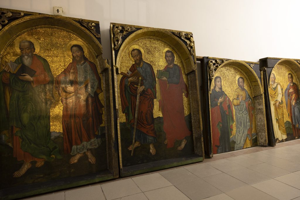 Artifacts are moved to storage in case of possible damage from shelling at the Andrey Sheptytsky National Museum in Lviv, Ukraine, in March 2022. Photo by Dan Kitwood/Getty Images.