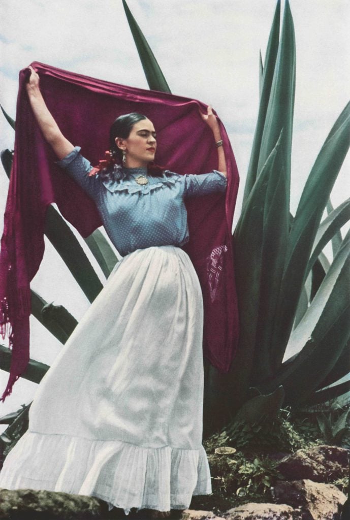 Frida Kahlo by Toni Frissell, US Vogue, 1937. © Toni Frissell, Vogue; © Condé Nast.