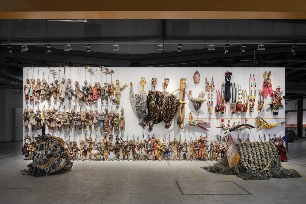 Documenta 15: Fondation Festival sur le Niger, Yaya Coulibaly, The Wall of Puppets, 2022, Installation view, Hübner Areal, Kassel. Photo: Maja Wirkus
