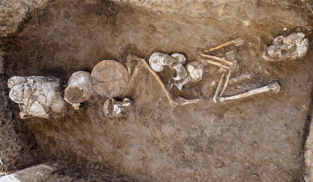 Bronze Age bodies of Canaanites with grave goods containing opium residue, Tel Yehud. Photo by Assaf Peretz, courtesy of the Israel Antiquities Authority.