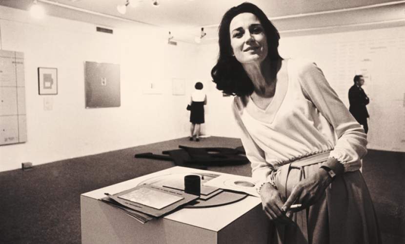Virginia Dwan in her New York gallery (1969). Photo courtesy of the Dwan Gallery records, Smithsonian Archives of American Art, Washington, D.C. 