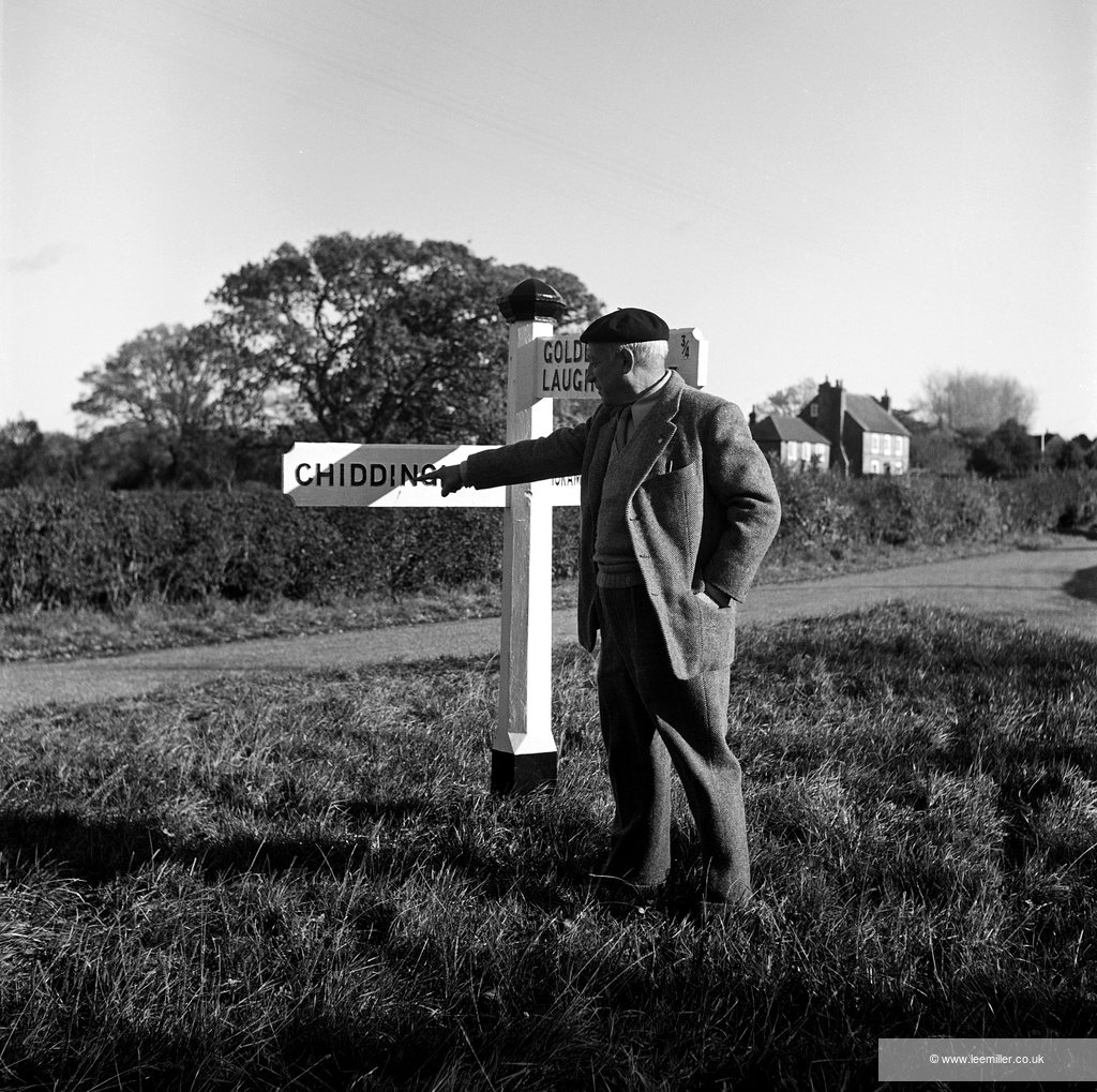 Picasso by the sign post, Chiddingly, East Sussex, England, 1950 by Lee Miller. © Lee Miller Archives, England 2022; all rights reserved; www.leemiller.co.uk. © Succession Picasso/DACS 2022.