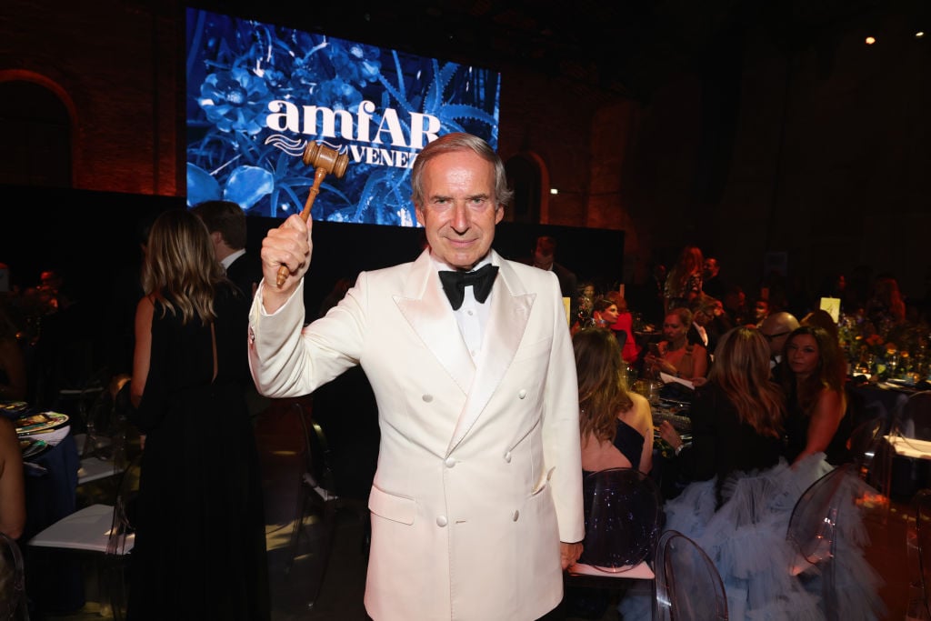 Simon de Pury attends the amfAR Venice Gala 2022 at Arsenale on September 07, 2022 in Venice, Italy. Photo by Andreas Rentz/amfAR/Getty Images for amfAR.