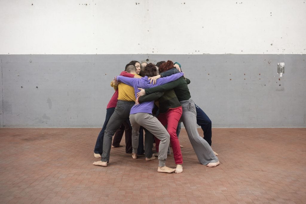 Simone Forti, Huddle (1961). Performance. 10 min. The Museum of Modern Art, New York. Committee on Media and Performance Art Funds. © 2019 The Museum of Modern Art, New York (Performance at Fondazione ICA Milano)