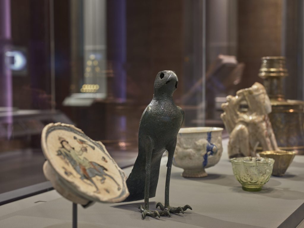 M useum of Islamic ArtGallery 7 –The Eastern World: Early Iran and Centra AsiaDisplay of ceramic and metal artefacts from the Seljuq and the Ilkhanid period (Iran, c. 6th to 8th century AH/12th to 14th century CE)Credit: The Museum of Islamic Art / Qatar Museums © 2022 (photo Chrysovalantis Lampriani