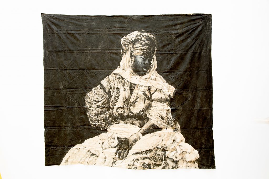 Roméo Mivekannin, Femme au turban (2022). Courtesy Galerie Eric Dupont.