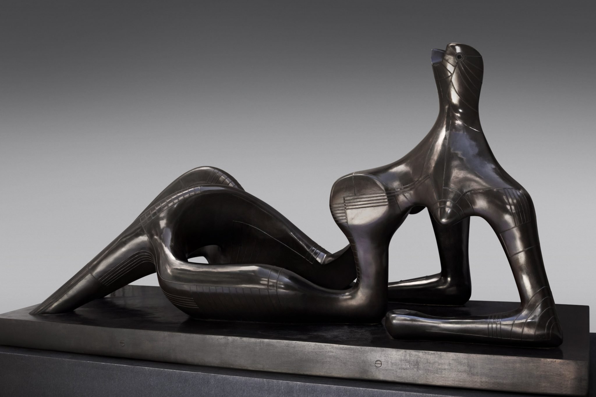 Once Called a ‘Monstrosity,’ Henry Moore’s Gnarly Reclining Figure ...