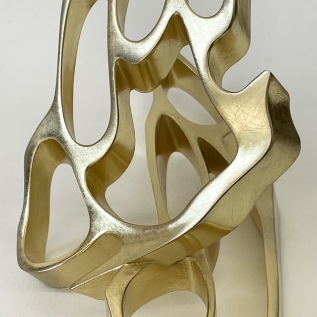Robert Lazzarini, Brass Knuckles vi (2022). Courtesy of the artist.