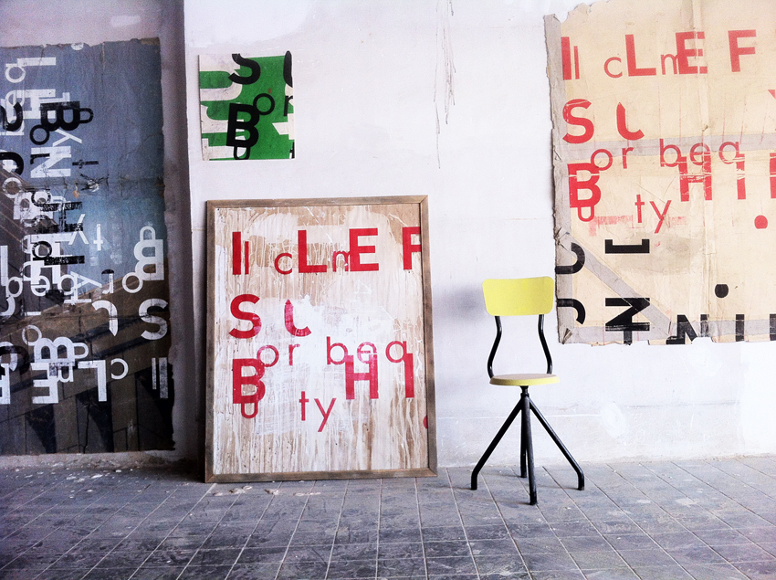 View of Ramón Enrich's studio with typographic paintings. Courtesy of Artistics.