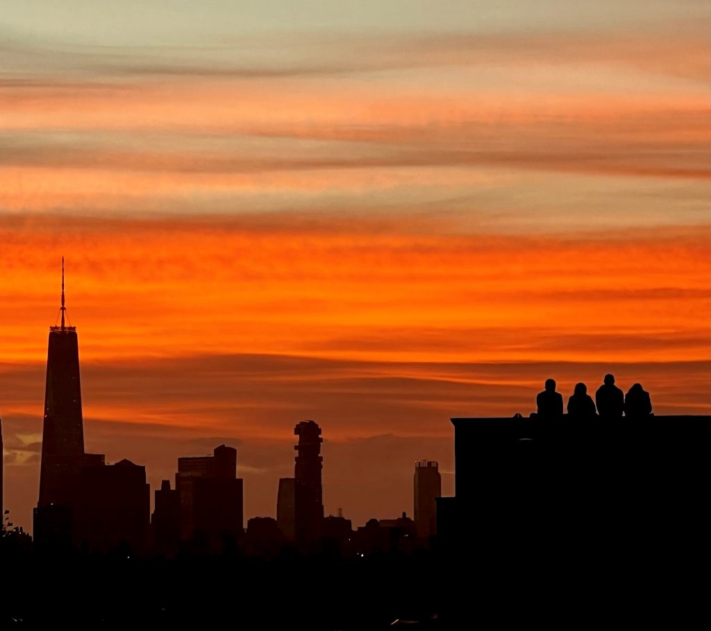 A sunset in Brooklyn, November 2022. Photo: Benno Schwinghammer/dpa (Photo by Benno Schwinghammer/picture alliance via Getty Images)