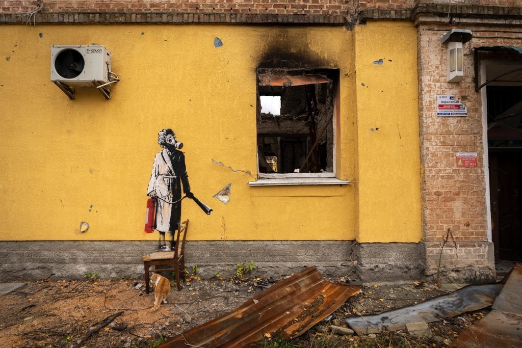 Ukrainian Police Thwart Thieves' Attempt to Steal One of Banksy's Anti-War Murals in Kyiv | Artnet News