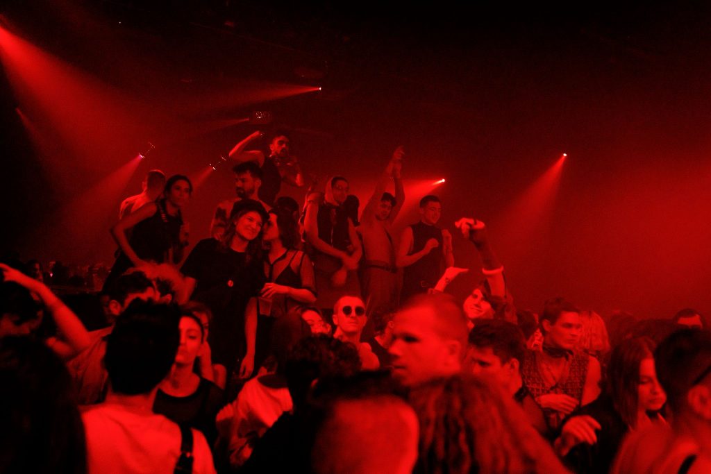 Bring the Party back: INFERNO, ICA, 2020. Photography by Anne Tetzlaff.  Ugedriwwe vun der ICA.