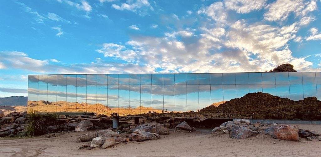 Joshua Tree s Invisible House A Mirrored Marvel Of Desert Architecture Has Hit The Market For