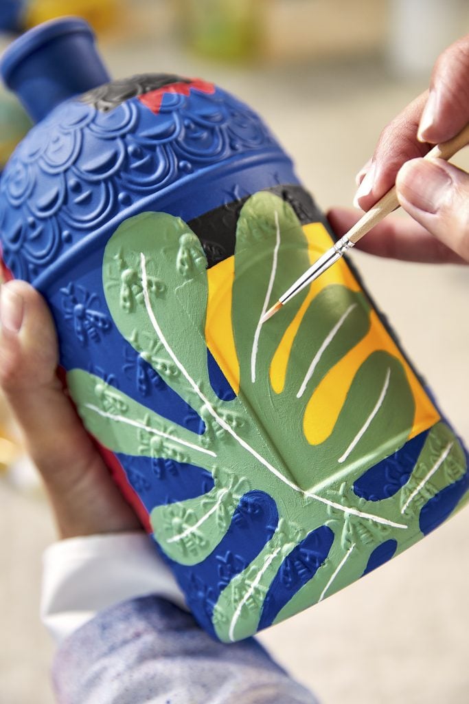 Hand-painting of the Bee Bottle Maison Matisse Edition. Courtesy of Guerlain.