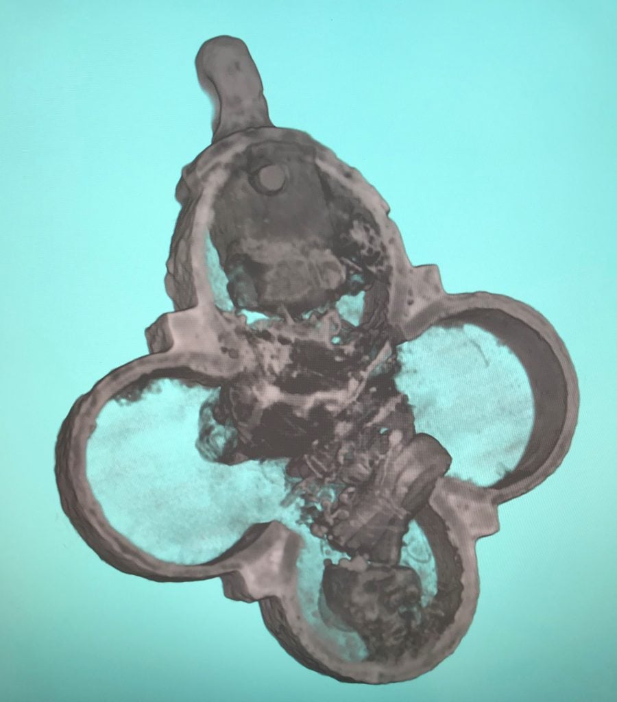 Neutron tomography showing the interior of the pendant. Photo: Burkhard Schillinger / MLZ.