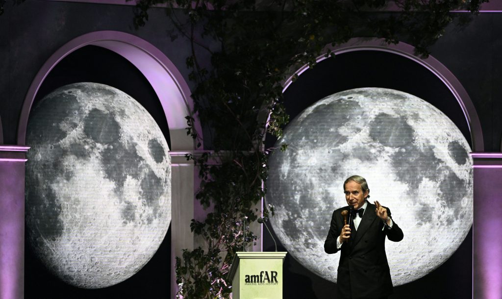 Auctioneer Simon de Pury conducts an auction on May 26, 2022 during the annual amfAR Cinema Against AIDS Cannes Gala at the Hotel du Cap-Eden-Roc in Cap d'Antibes. Photo: Patricia de Melo Moreira/AFP via Getty Images.