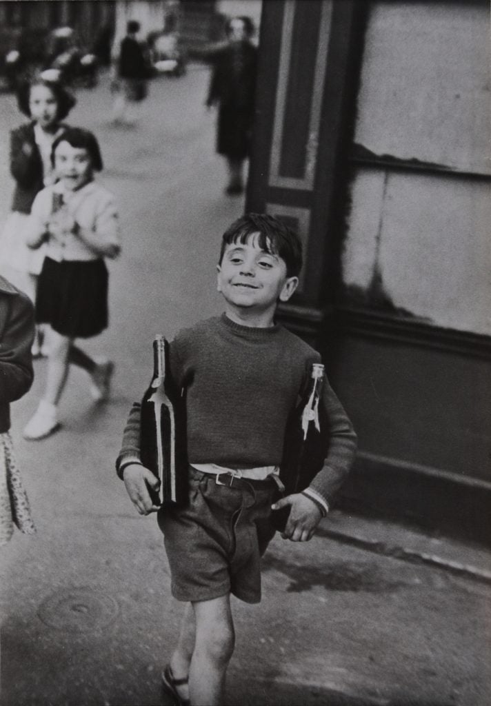 Henri Cartier-Bresson, Rue Mouffetard, Paris (1954) © Fondation Henri Cartier-Bresson / Magnum Photos. Courtesy Michael Hoppen Gallery, London.