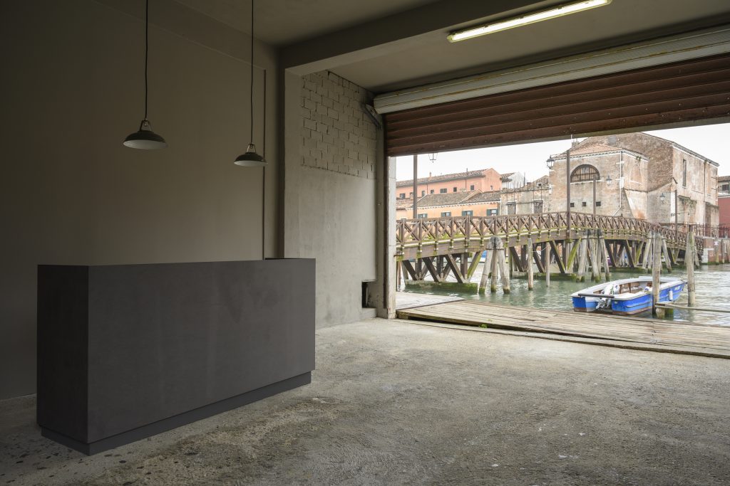 Charlotte Prodger, SaF05 installation view Venice Biennale 2019, courtesy of the Artist ; Koppe Astner, Glasgow and Hollybush Gardens, London . Photography: Cristiano Cort