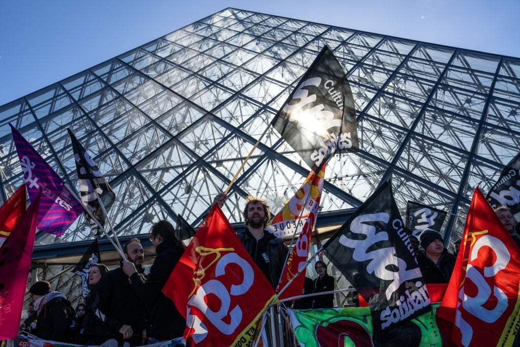 Striking union members stand on a picket line outside the Louvre Museum on March 27, 2023 in Paris, France. Photo by Carl Court/Getty Images.