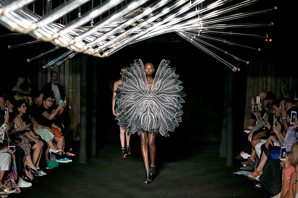 A look from Iris van Herpen's Syntopia couture collection, held on July 2, 2018 in Paris, France. (Photo by Victor Boyko/Getty Images).