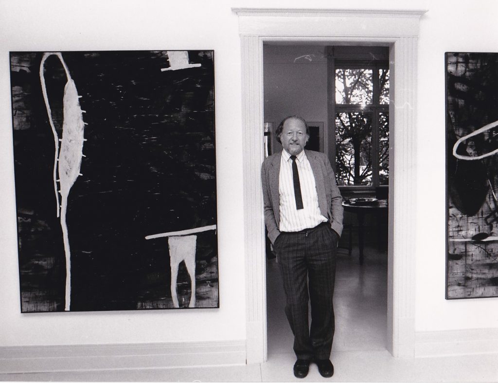 Founder Walter Bischoff at his eponymous gallery, Stuttgart (1995), showing and exhibition by Adochi. © Villa Haiss.