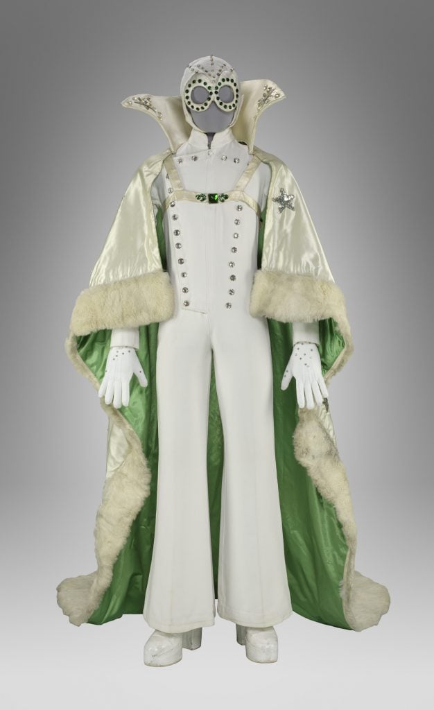 Cape and jumpsuit worn by André De Shields as the Wizard in "The Wiz" on Broadway (1975). <br>Collection of the Smithsonian National Museum of African American History and Culture. Cape: gift of the Black Museum founded by Lois K. Alexander-Lane. Jumpsuit and accessories: Gift of André De Shields.