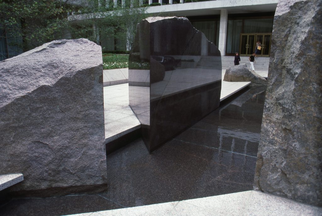 Elyn Zimmerman, <em>Marabar</em> (1984) at the National Geographic Society Headquarters, Washington, D.C. Photo courtesy of Elyn Zimmerman.
