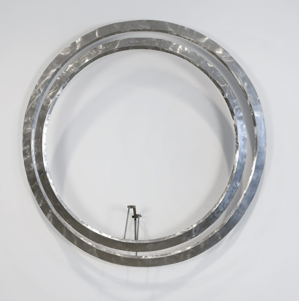 George Rickey, Annular Eclipse Wall Variation IV (1996). Courtesy of Galerie Michael Haas, Berlin.