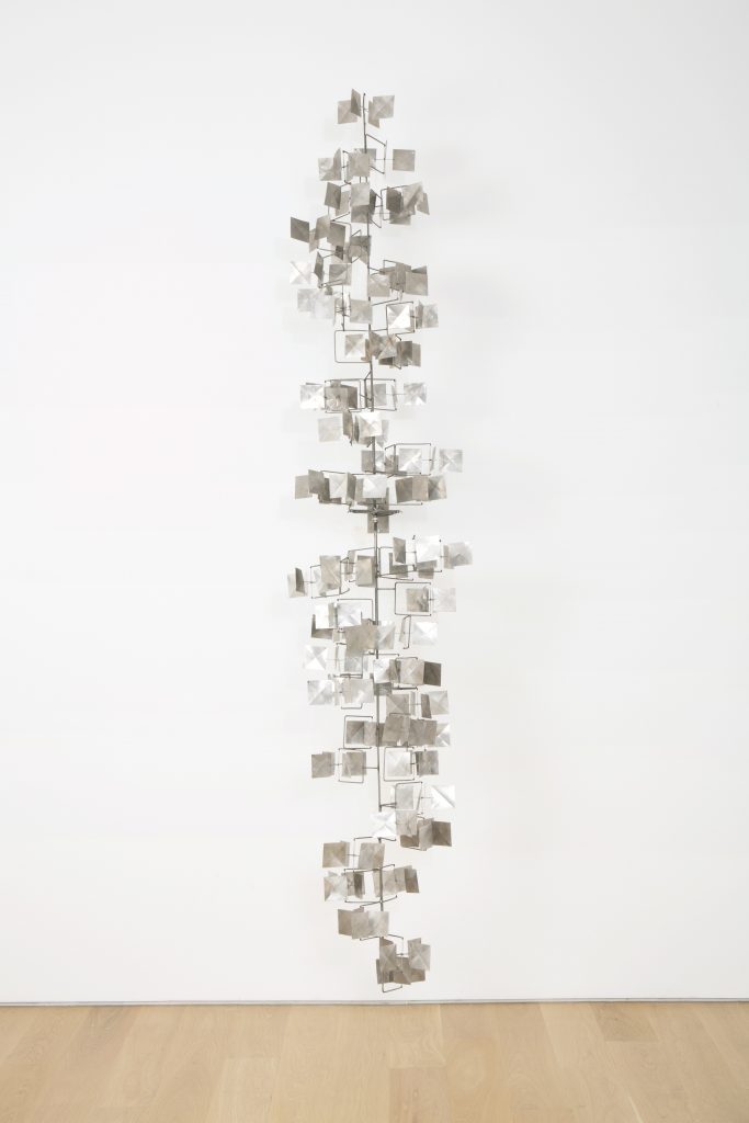 George Rickey, Crucifera – Pillar of Light (1994). Photo: Diego Flores. Courtesy of the George Rickey Estate and Galerie Michael Haas, Berlin.