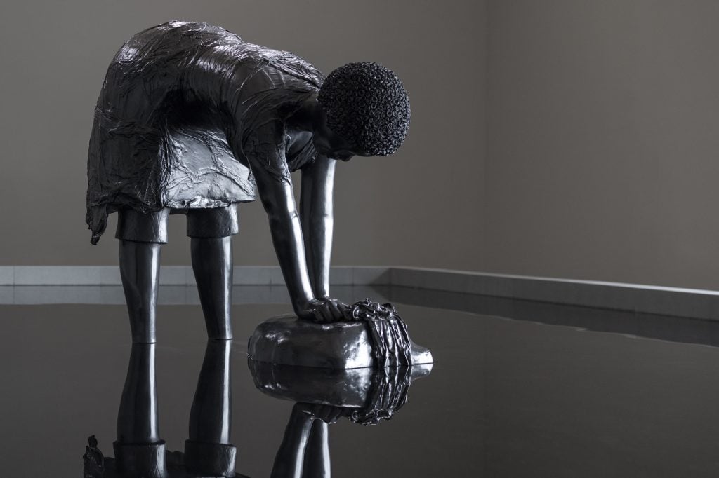 Simone Leigh, Last Garment, 2022. Bronze, steel, metal, filtration pump, and water, 54 × 58 × 27 inches (137.2 × 147.3 × 68.6 cm) (sculpture); dimensions variable (pool). Installation view, Simone Leigh, the Institute of Contemporary Art/Boston, 2023. Courtesy the artist and Matthew Marks Gallery. Photo by Timothy Schenck. © Simone Leigh