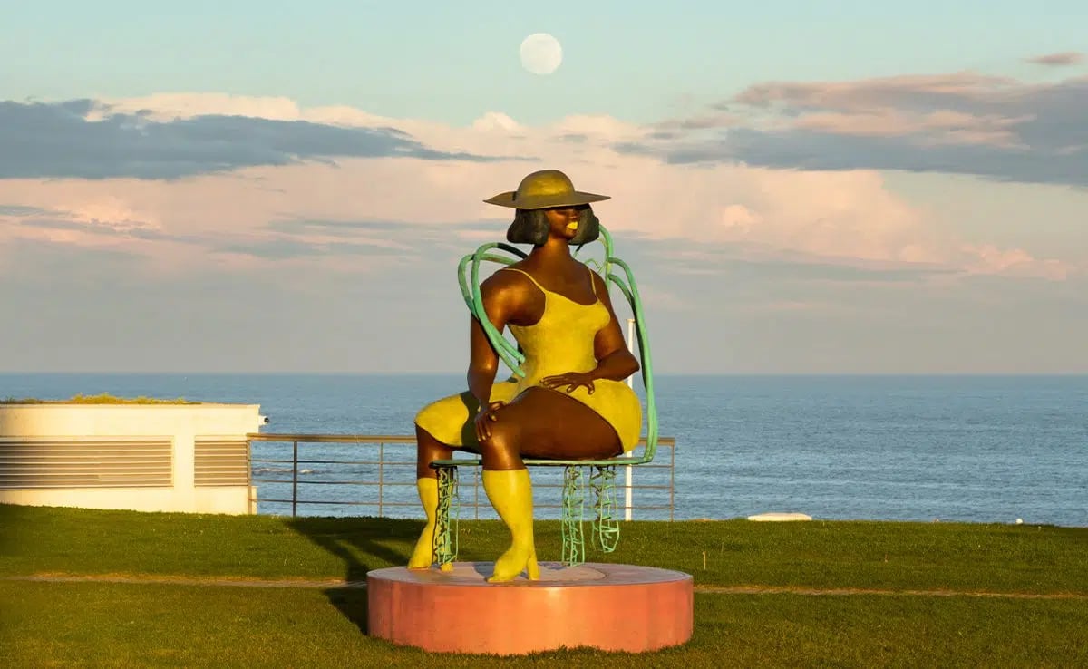 Tschabalala Self, Seated (2023), installation view, De la Warr Pavilion, Bexhill-on-Sea. Photo by Thierry Bal, courtesy of the De la Warr Pavilion, Bexhill-on-Sea.