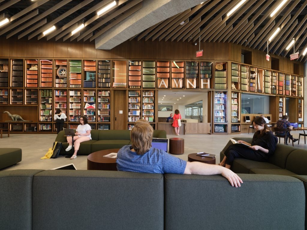 The research library in the new Richard Gilder Center for Science, Education, and Innovation at the American Museum of Natural History. Photo by Alvaro Keding, courtesy of the American Museum of Natural History, New York. 