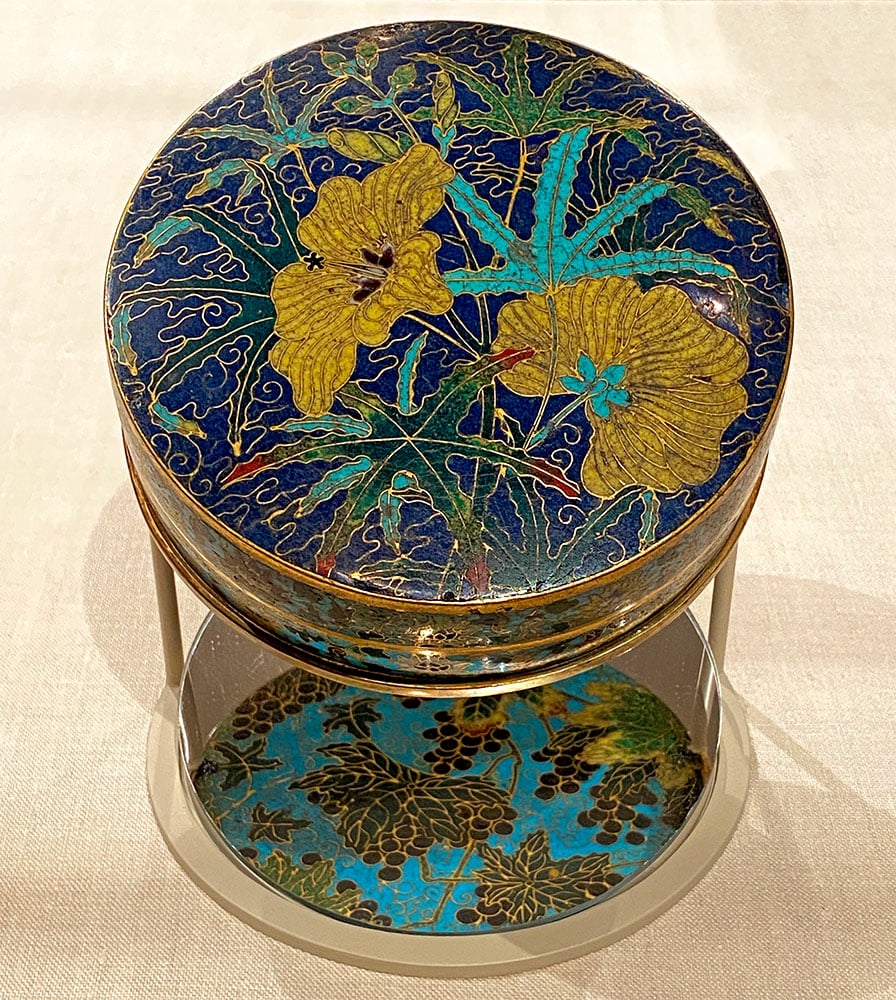 Cloisonné enamel box with hibiscus and grapes. China, Ming dynasty (1368–1644). Courtesy of Clara Xing.