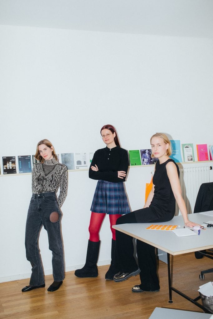Curatorial team of Kunstverein München from left to right: Gloria Hasnay, Gina Merz and Maurin Dietrich 2023. Photo: Manuel Nieberle. 