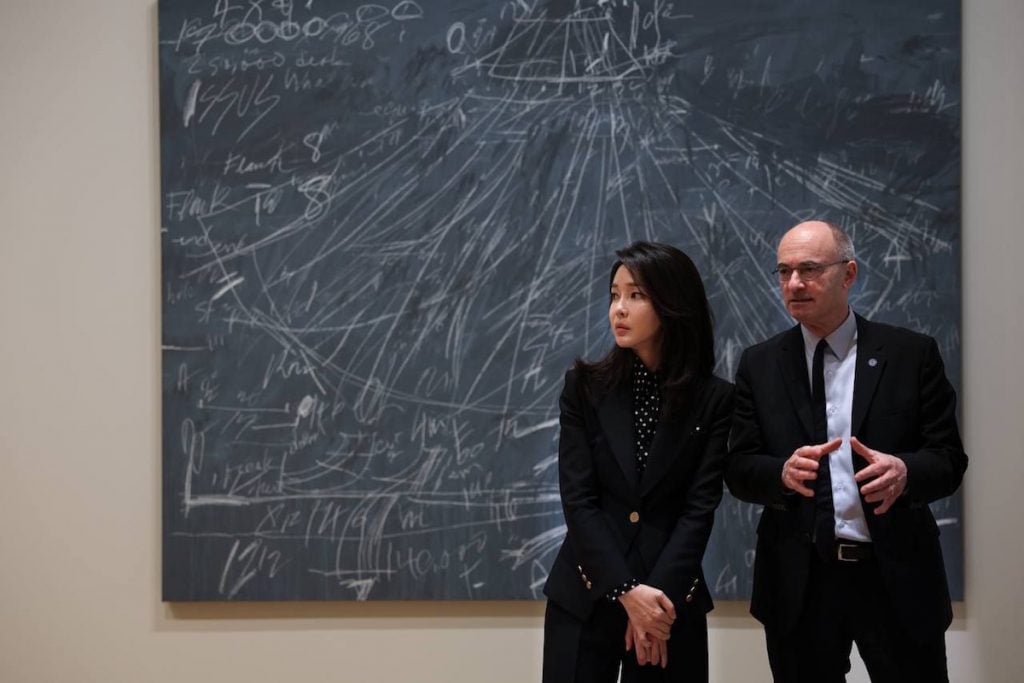 First Lady Kim Keon Hee at the Museum of Fine Arts (MFA) Boston with Matthew Teitelbaum (right), Director of MFA Boston. April, 2023. Office of the President, Republic of Korea.<br /> Cy Twombly, <i>Synopsis of a Battle, </i>(1968)<br /> © Cy Twombly Foundation