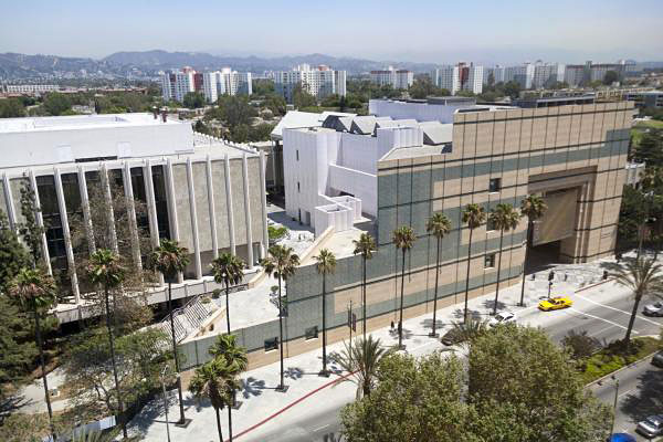 Exterior view of the Los Angeles County Museum of Art. Photo © Museum Associates/LACMA.