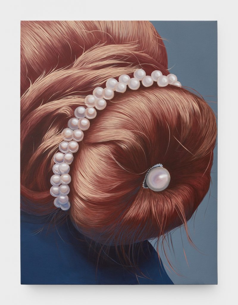 Sarah Miska, Pearly Hair Tie (2022). Courtesy of the artist.
