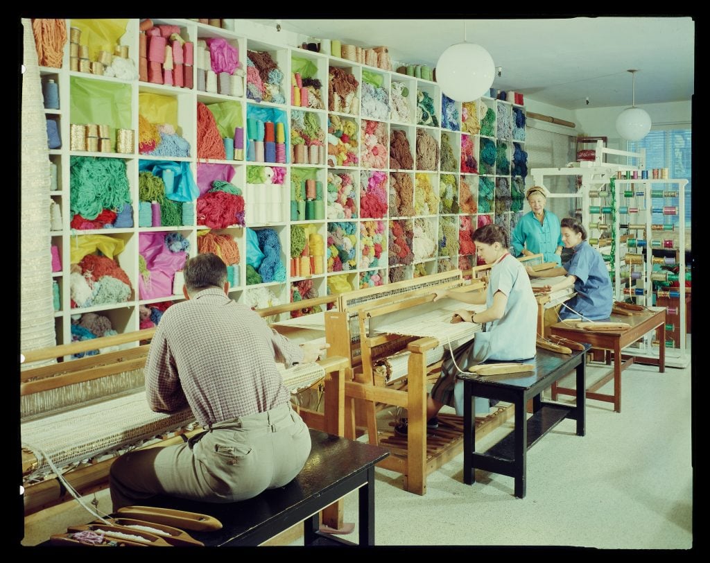 Dorothy Liebes Studio, New York City (ca. 1957). Photo courtesy of the Dorothy Liebes Papers, Archives of American Art, Smithsonian Institution, Washington, D.C.