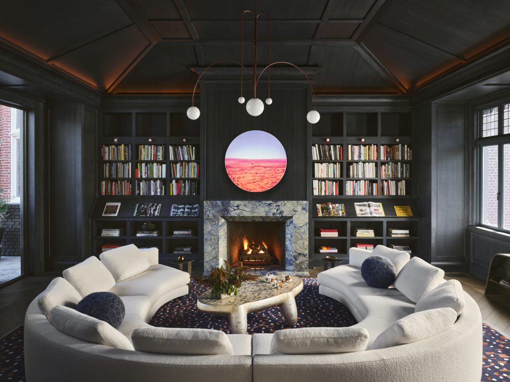 Family room designed by Nicole Hollis, featuring a library curated by Douglas Flamm. Artwork: Doug Aitken, I’ll be right back...; Aperture Series (2019). © Doug Aitken. Photo: Douglas Friedman/Trunk Archive. Collection curated by LSS Art Advisory.